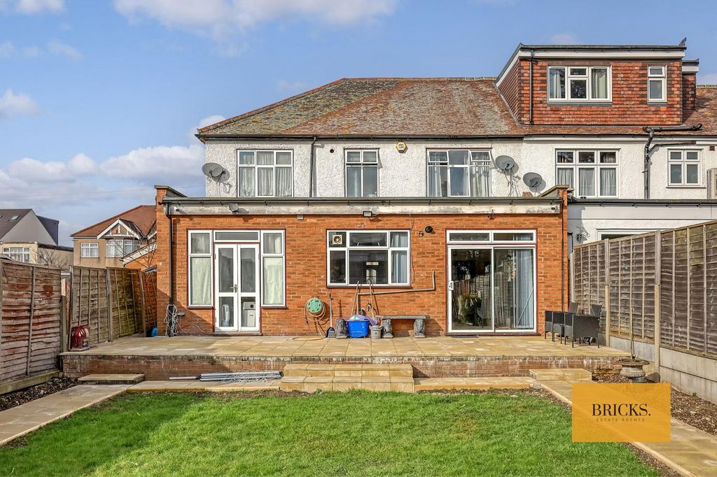 Property photo 2 of 32