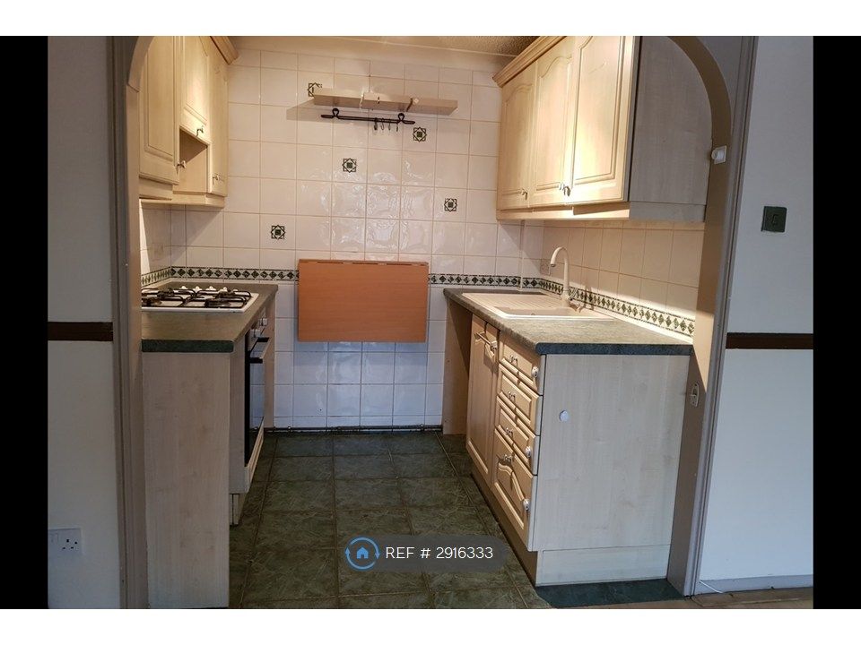 Property photo 3 of 8 Kitchen