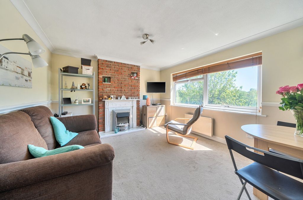 Property photo 2 of 12 1446294-14-69Ebac...
