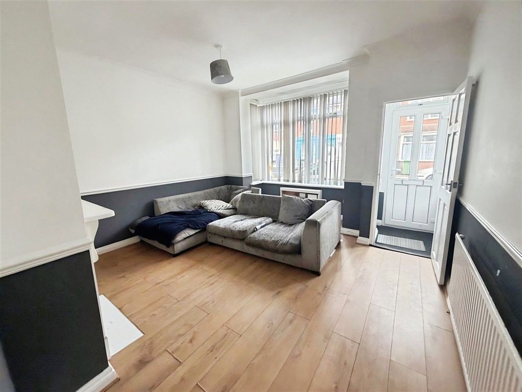 Property photo 2 of 8 Lounge