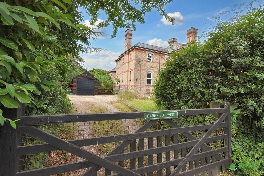Property photo 1 of 21