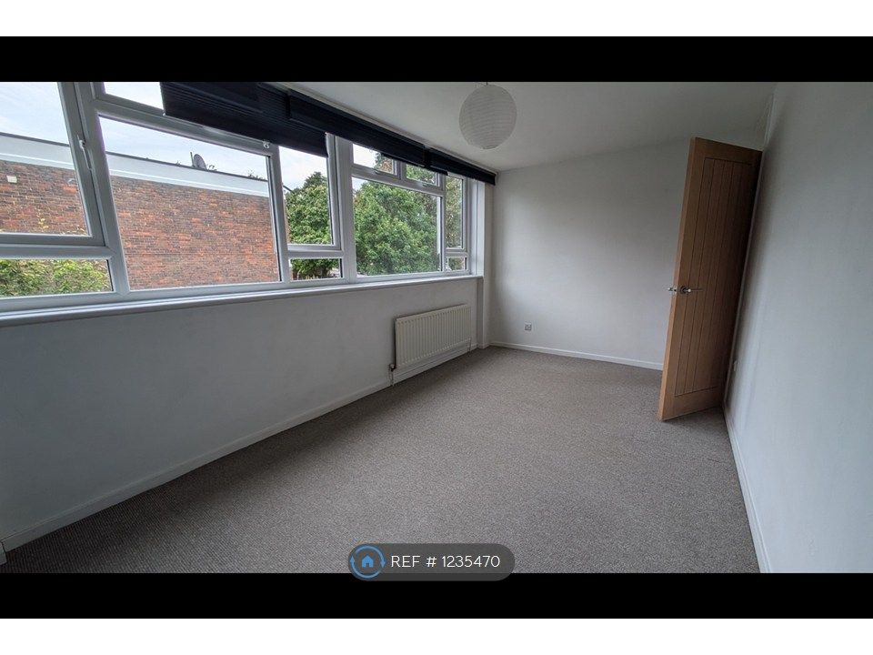 Property photo 2 of 5 Double Bedroom