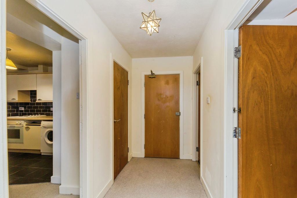 Property photo 2 of 17 Photo