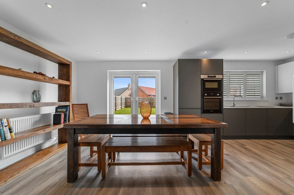 Property photo 2 of 30 Pt-Ja-2Chestnutclose-15