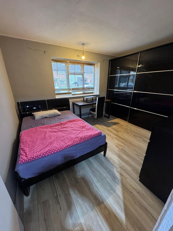 Property photo 1 of 8 Room To Let Close To Barking Station- Ideal For Single Person