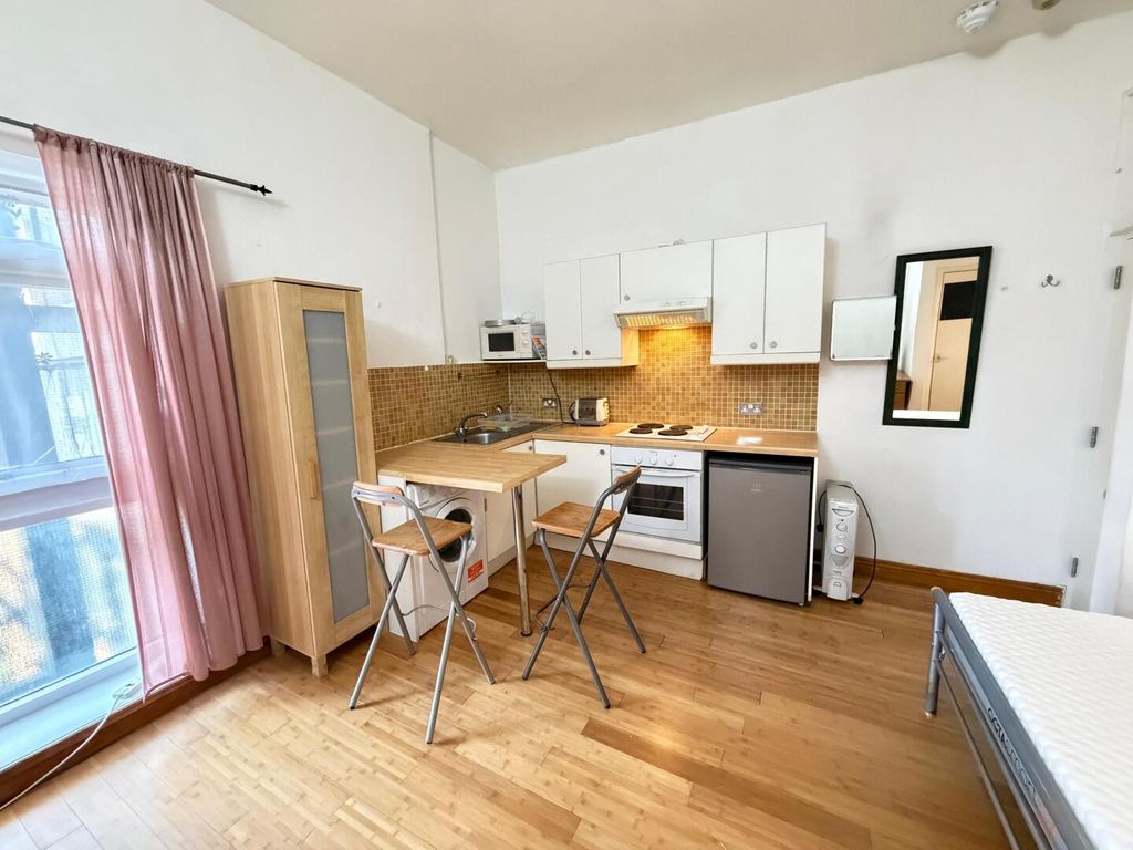 Property photo 1 of 7 Kitchen