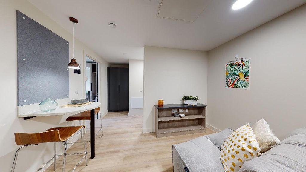 Property photo 2 of 59