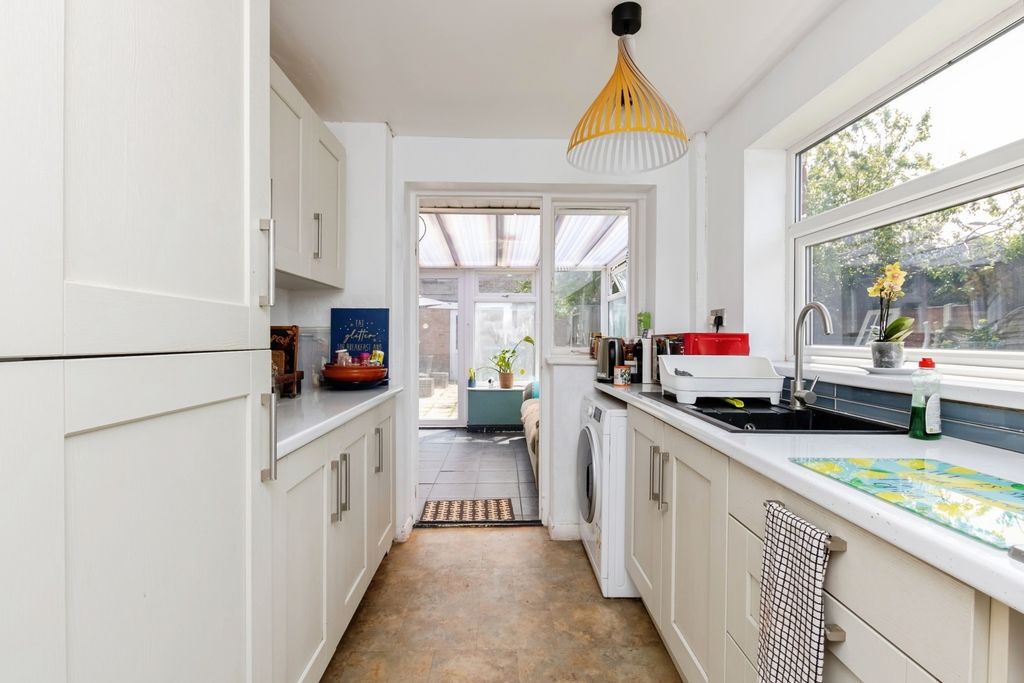 Property photo 2 of 17 Kitchen