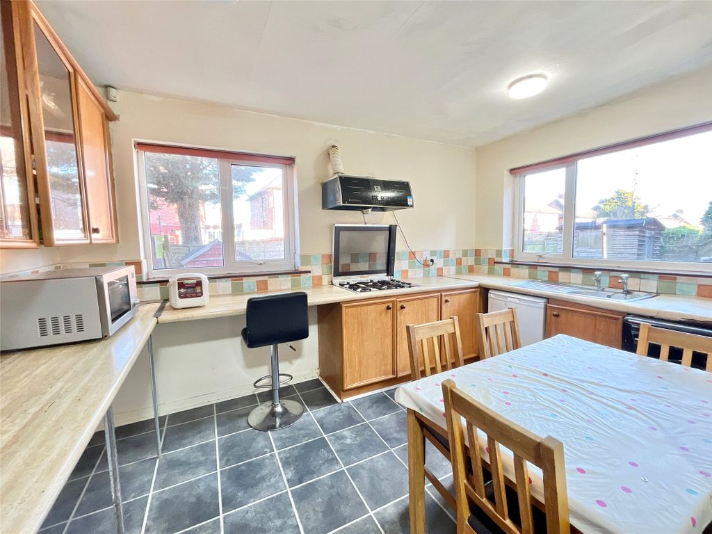 Property photo 2 of 28 Dining Kitchen