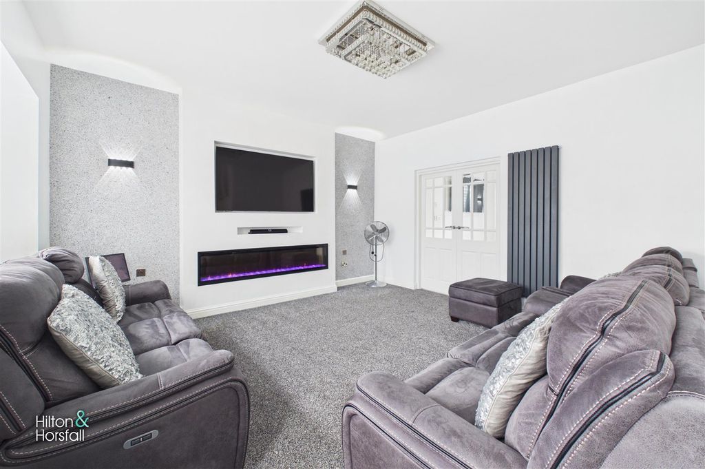 Property photo 2 of 16 Bath Street