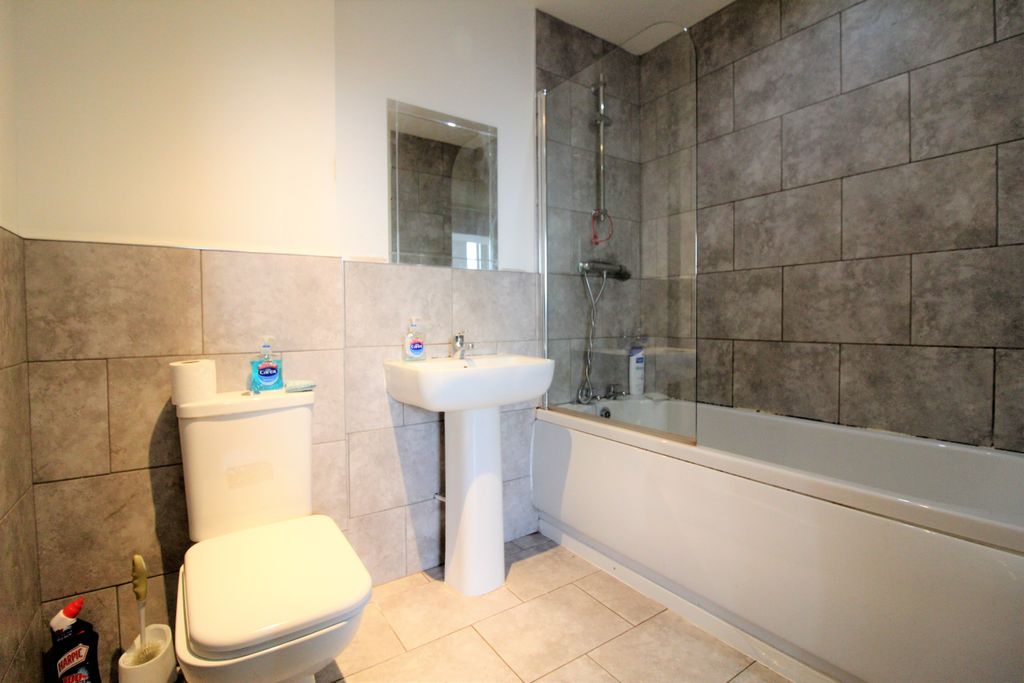 Property photo 3 of 9 Photo 06