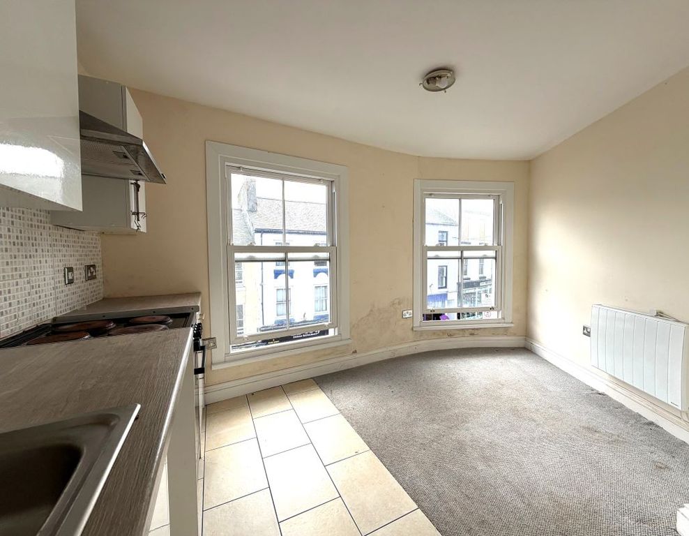 Property photo 2 of 7 Living Space