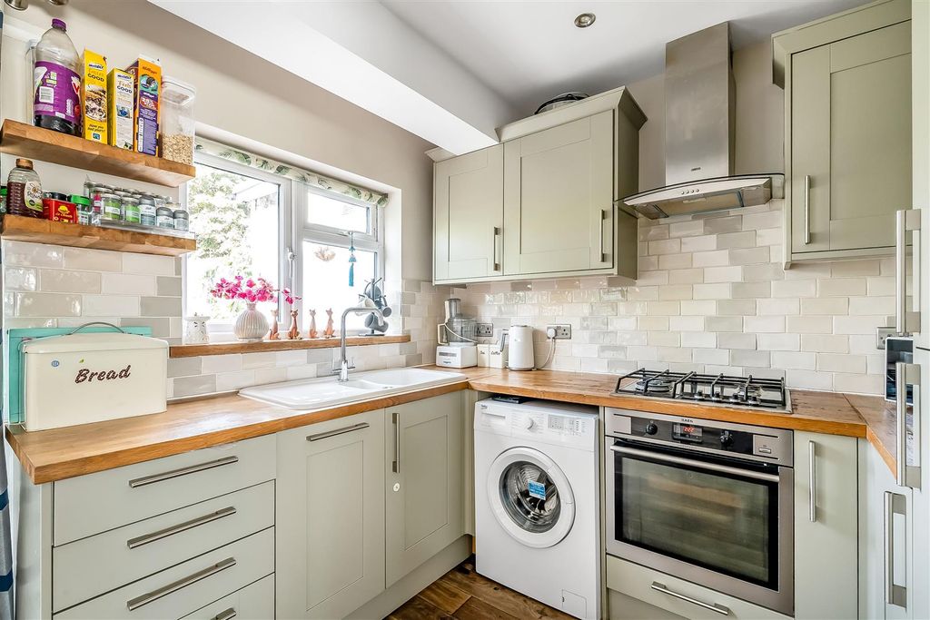 Property photo 3 of 23 47-Garth-Close-11.Jpg