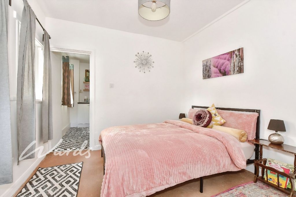 Property photo 2 of 6 B8Ff3Cfa-Bedroom..