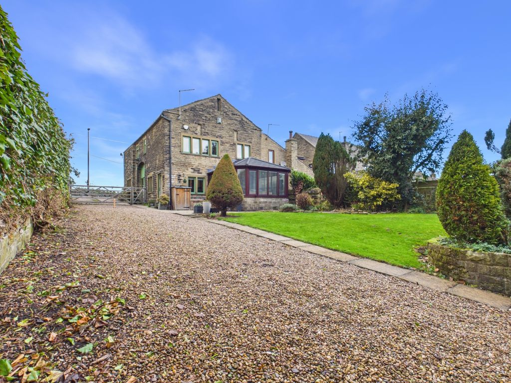 Property photo 2 of 30 Cam02637G0-Pr0084-Still051-2