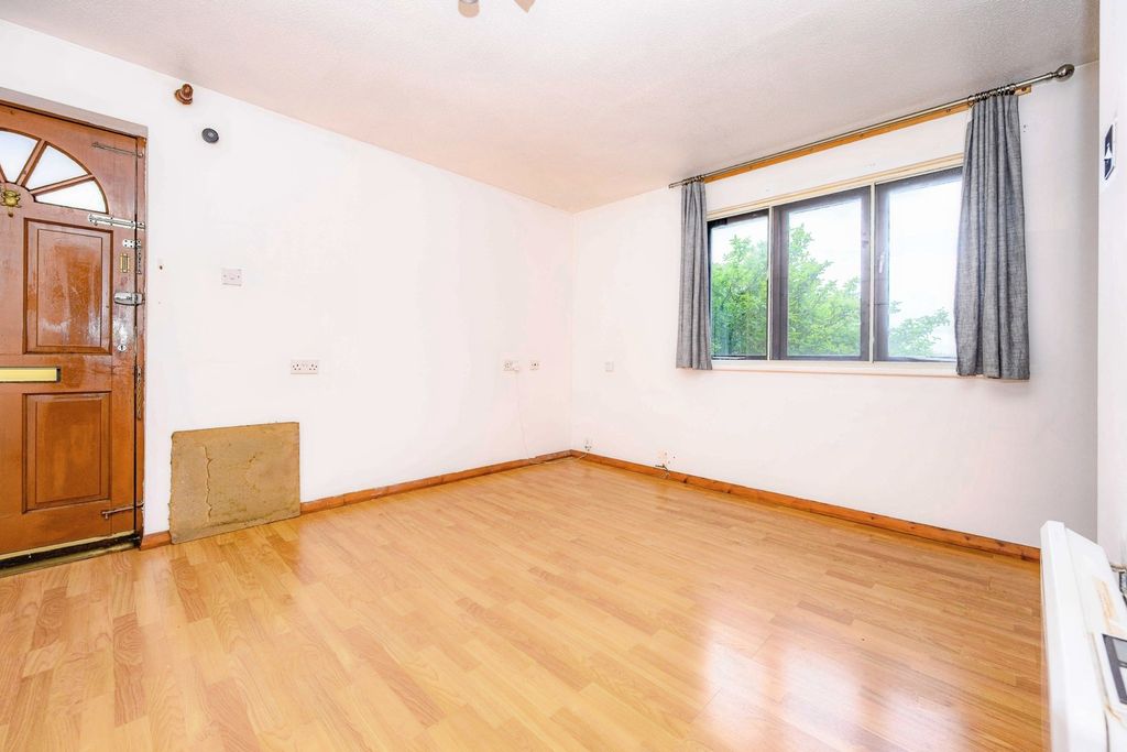 Property photo 2 of 8 Pbox-Img.Jpg
