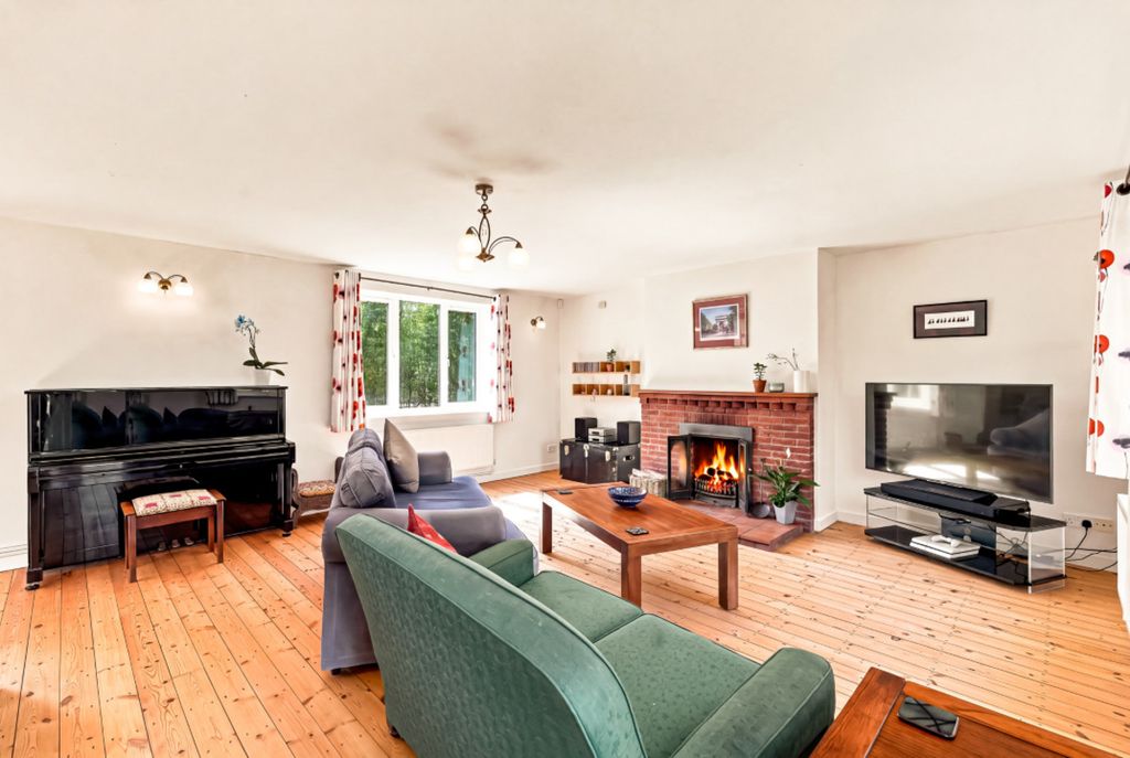 Property photo 3 of 25