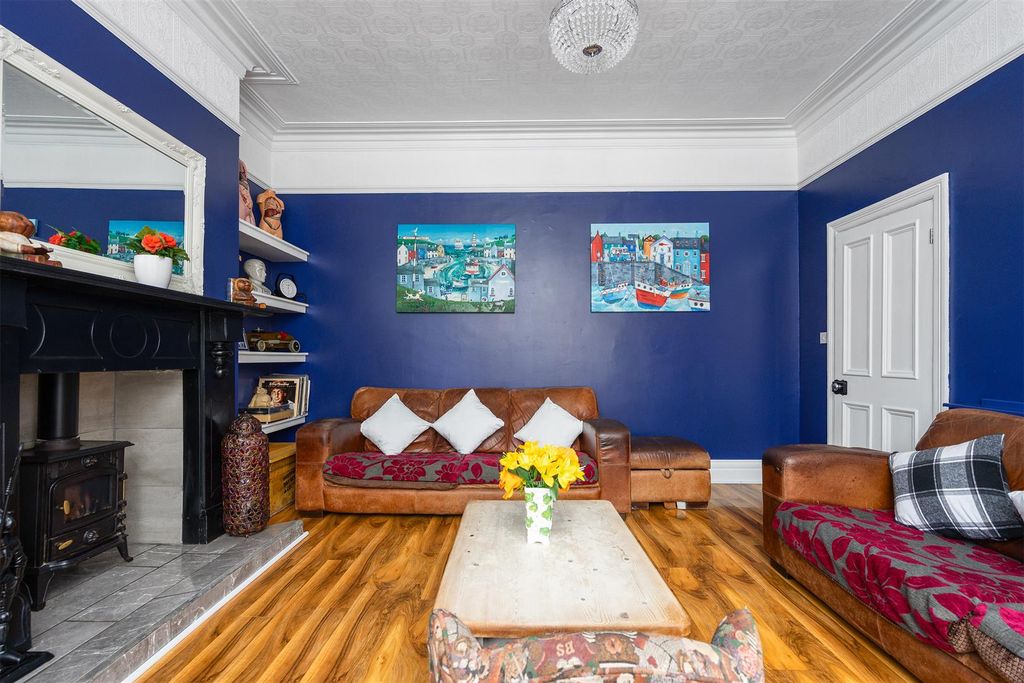 Property photo 3 of 23