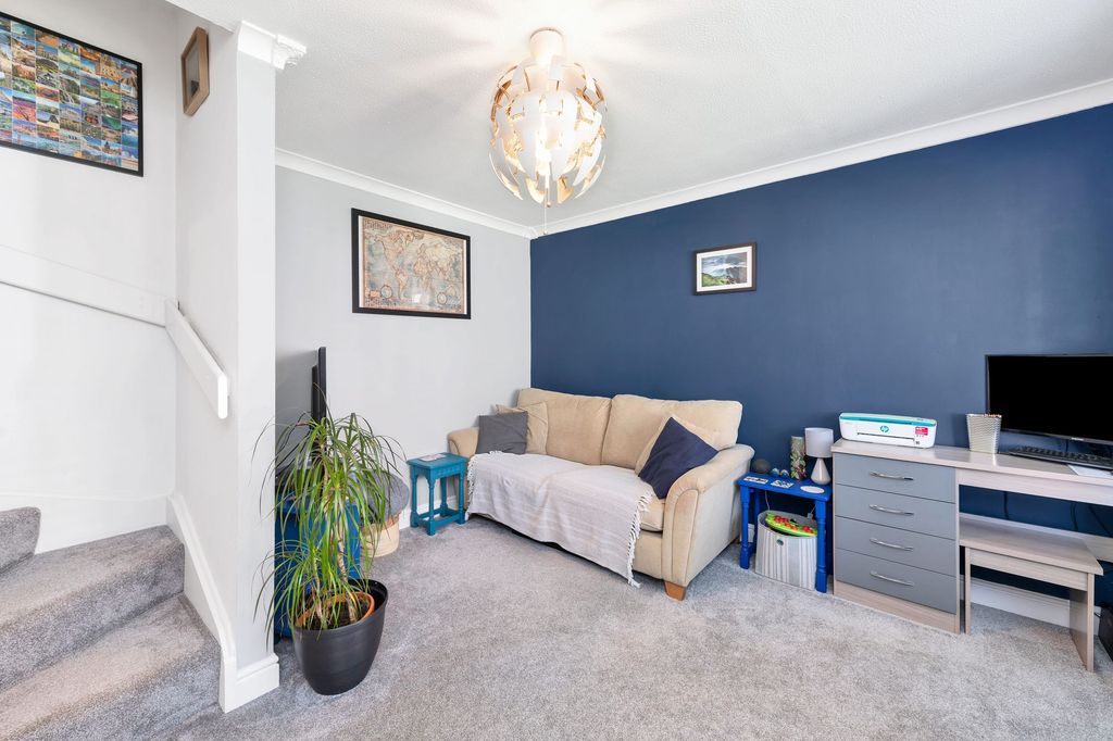 Property photo 3 of 11