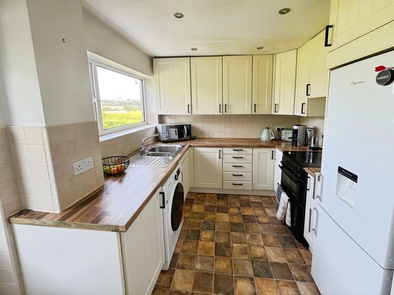 Property photo 3 of 20 Kitchen