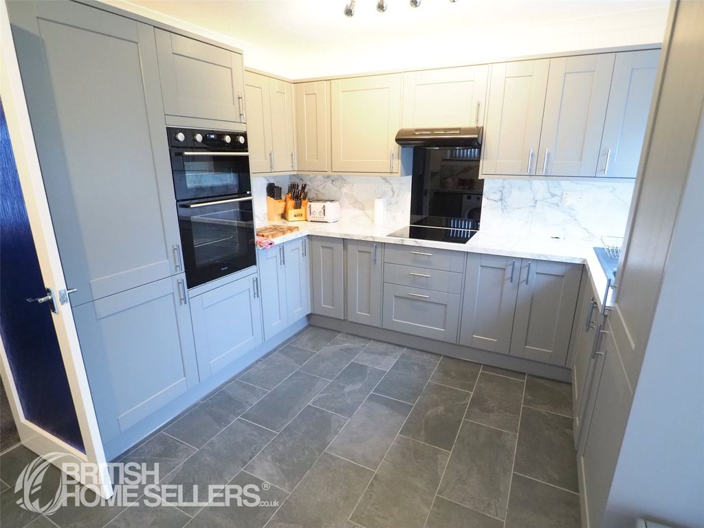 Property photo 2 of 29 Picture No. 15