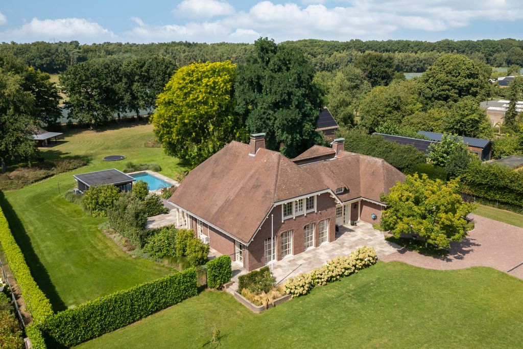 Property photo 3 of 54