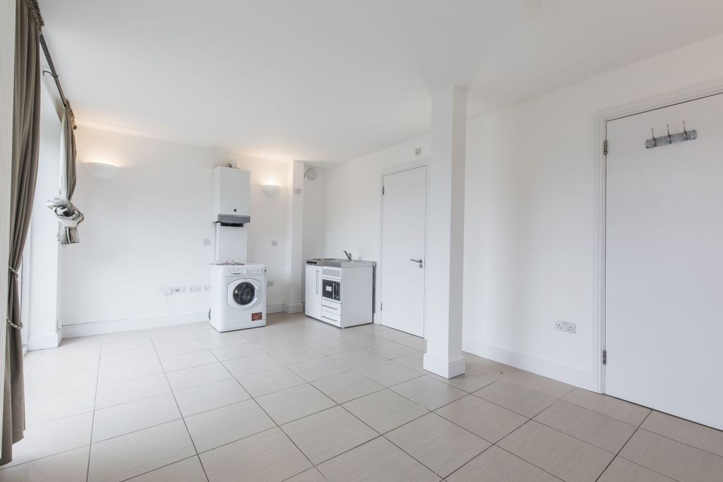 Property photo 3 of 11 Kitchen