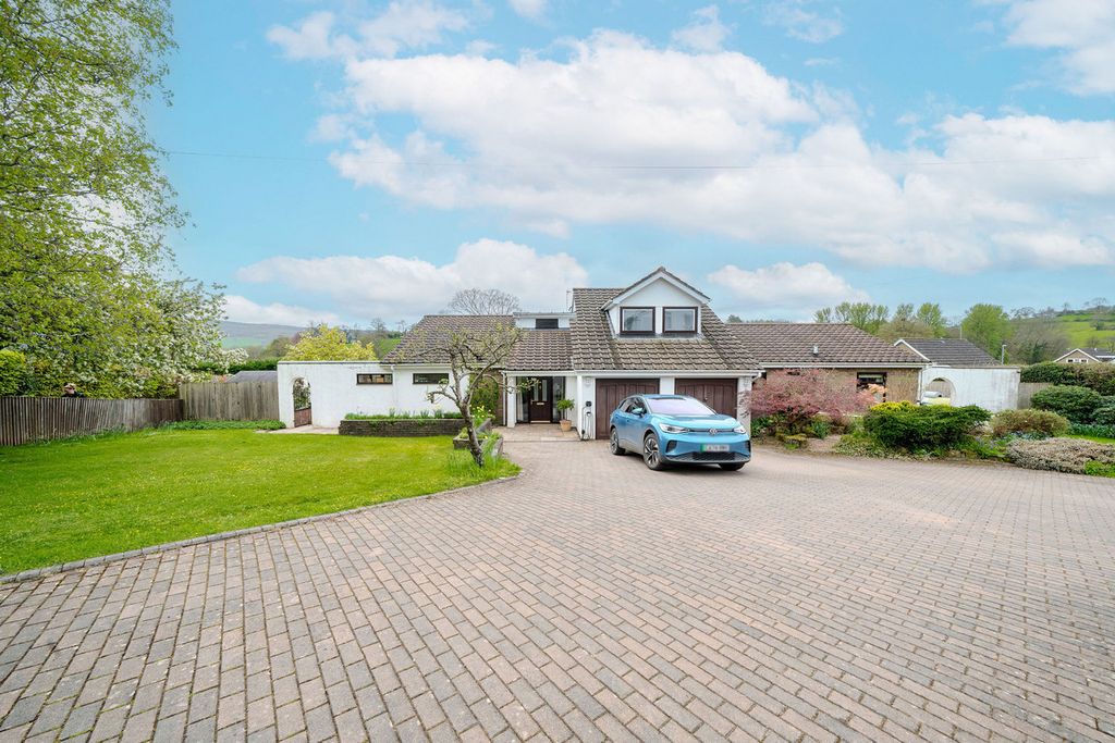 Property photo 2 of 47