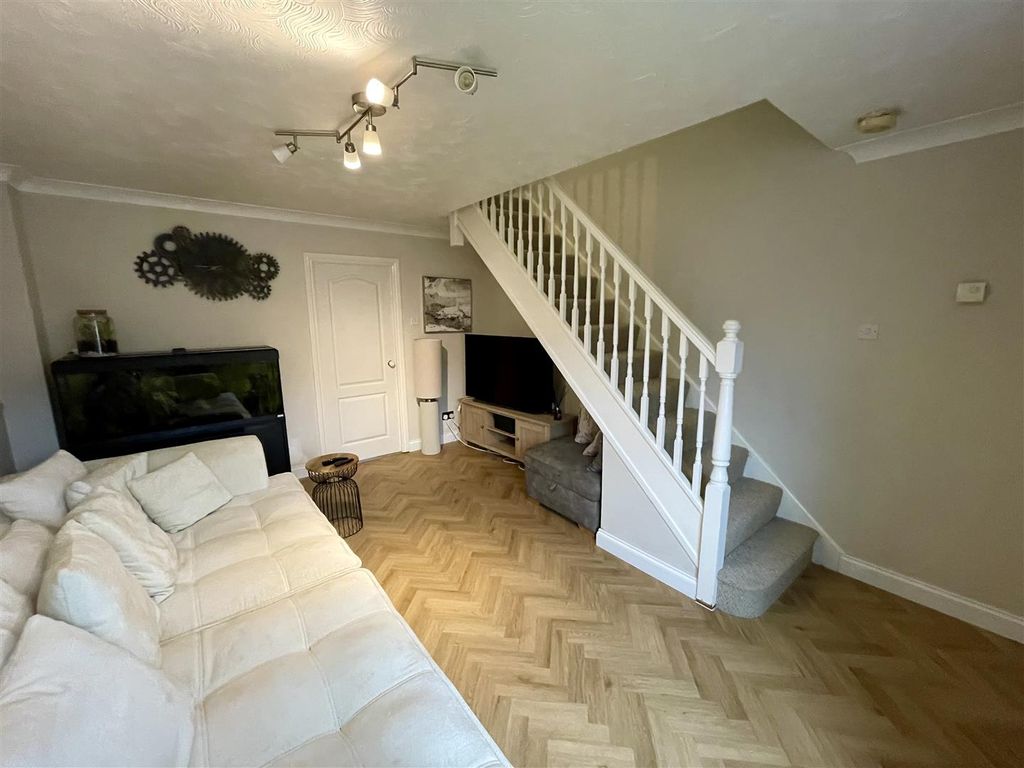 Property photo 2 of 10 Lounge