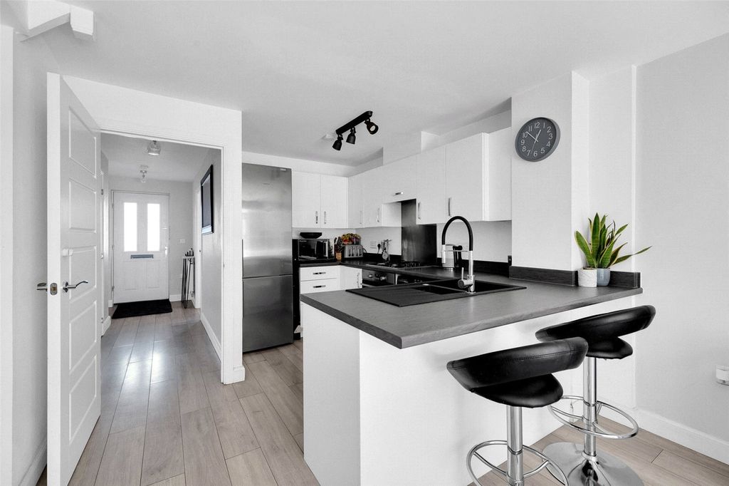 Property photo 3 of 16 Kitchen