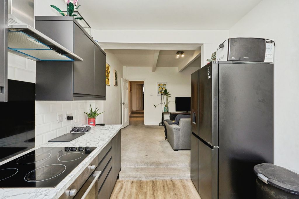 Property photo 1 of 10 Bedroom