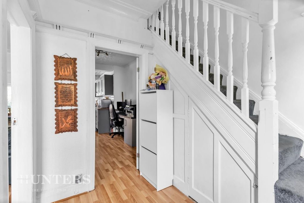 Property photo 2 of 20 Entrance Hall
