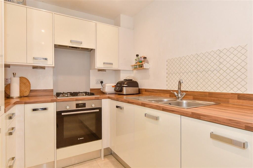 Property photo 3 of 9 Kitchen