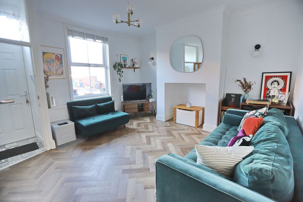 Property photo 2 of 20