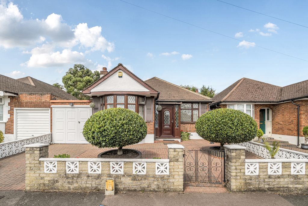 Property photo 1 of 20 1340158-10-689Df9...