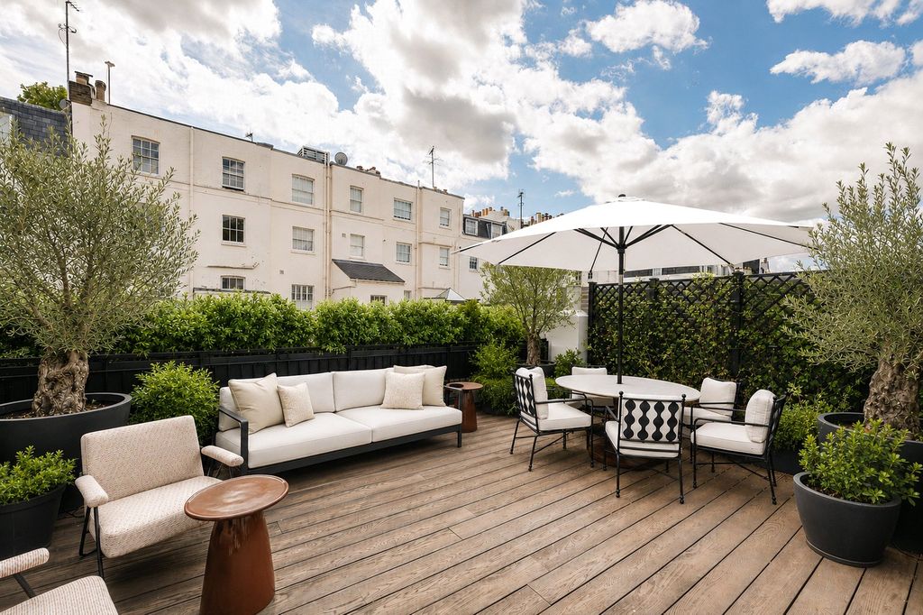 Property photo 1 of 18 Roof Terrace