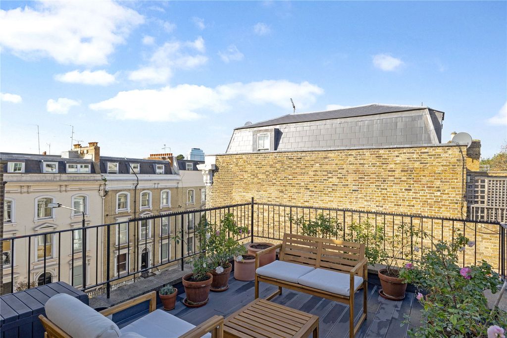 Property photo 2 of 11 Roof Terrace