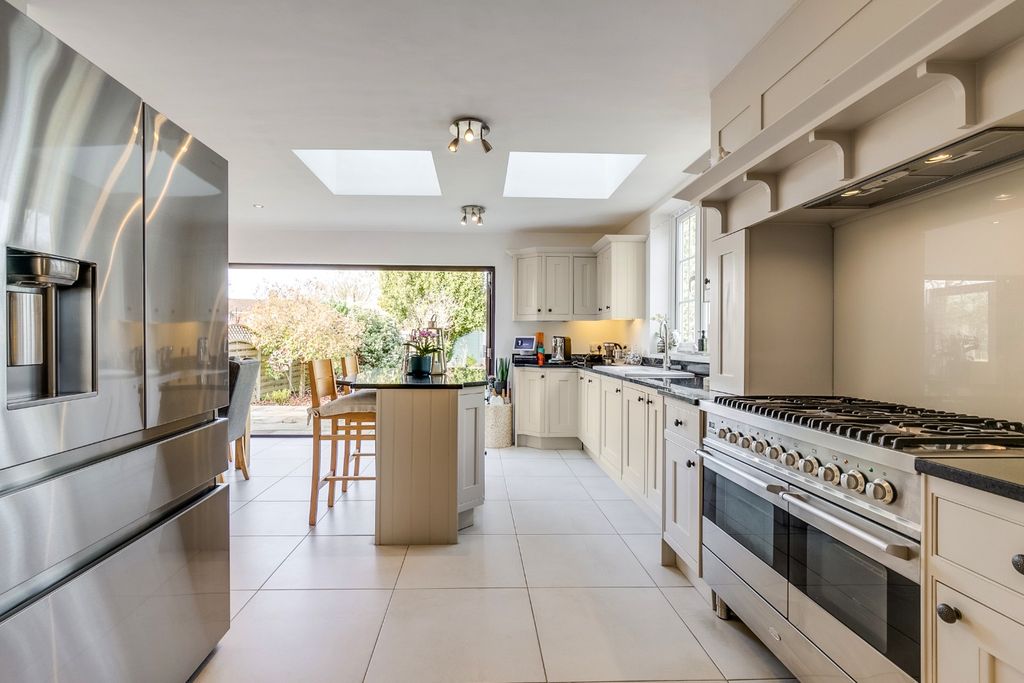 Property photo 3 of 29 4911795