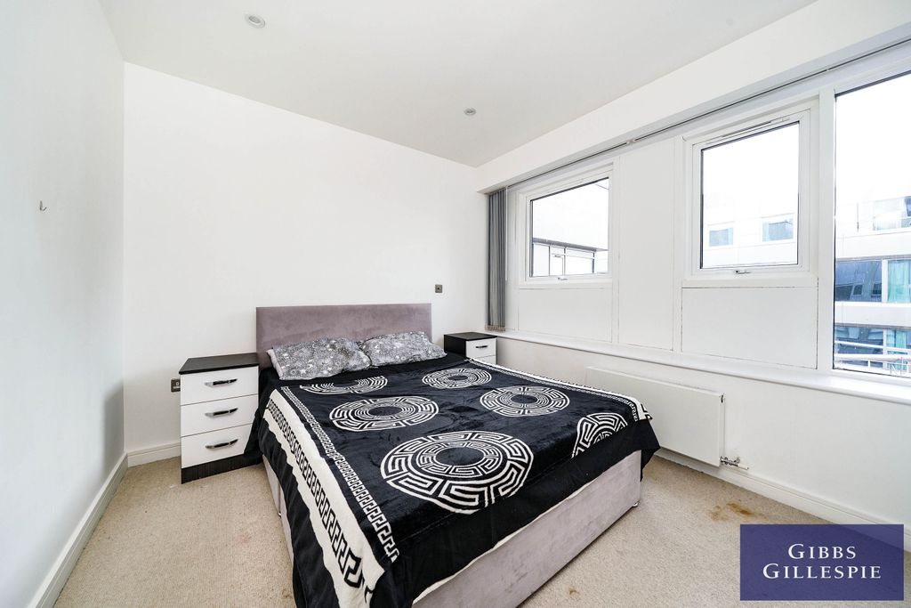 Property photo 3 of 10 3