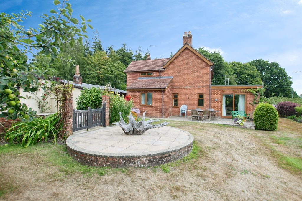 Property photo 2 of 34