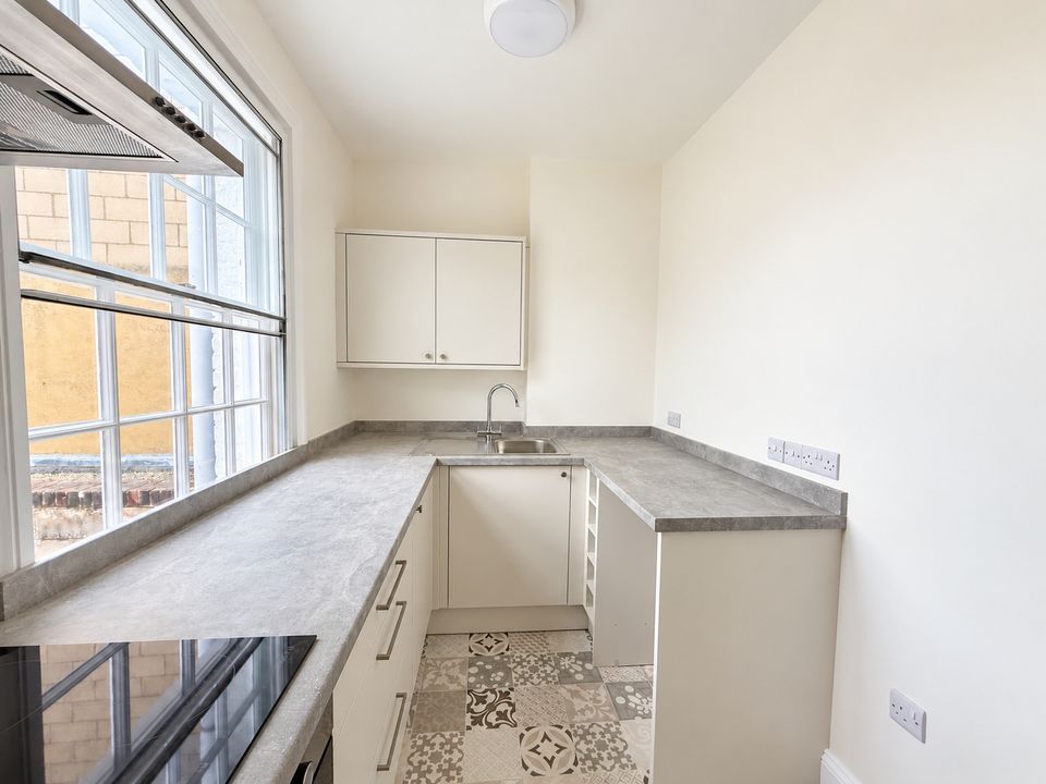 Property photo 3 of 9 43c33A936960452c9333d2Dd2Bb4F45d
