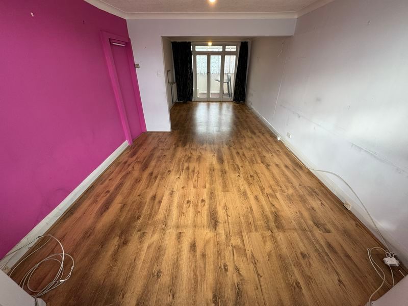 Property photo 3 of 11 Photo 6