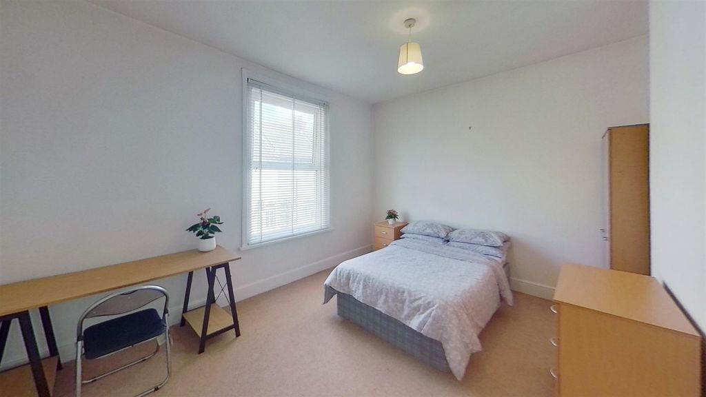 Property photo 2 of 6 Hudson Road (54) Photo 1