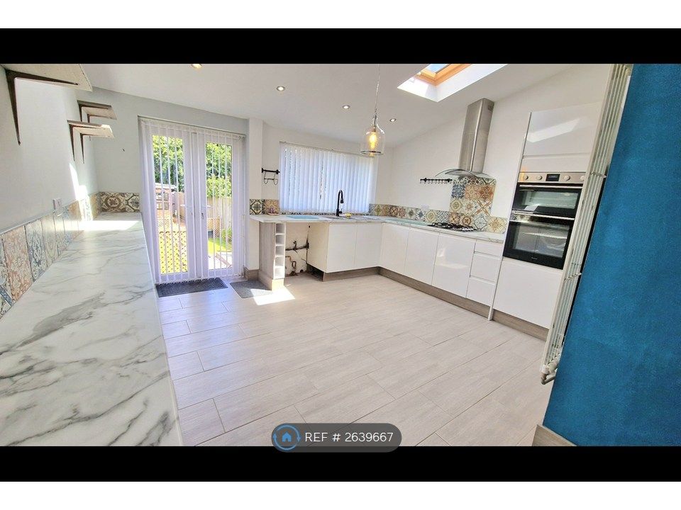 Property photo 1 of 19 Kitchen