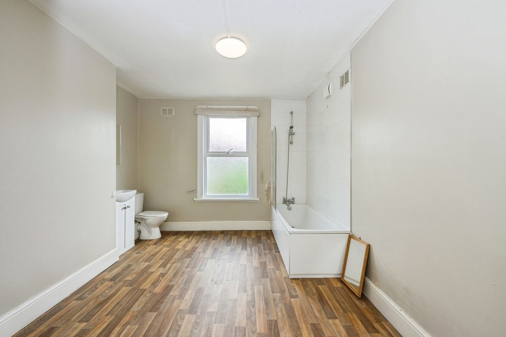 Property photo 3 of 12 Pbox-Img.Jpg