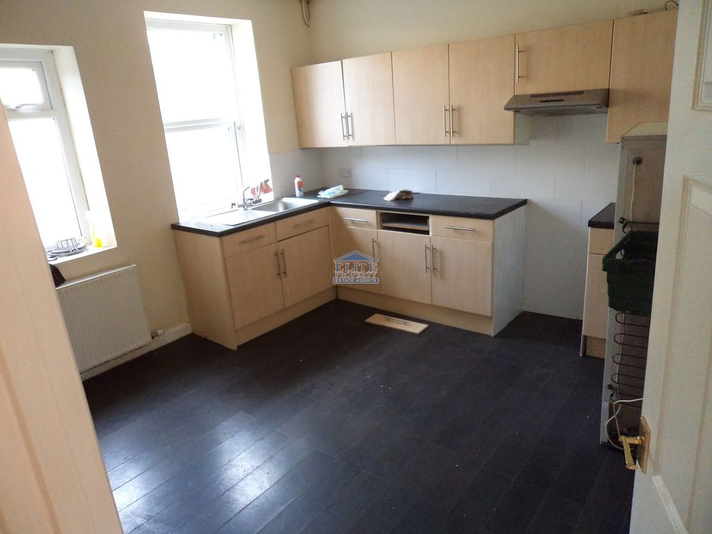 Property photo 2 of 5 Kitchen