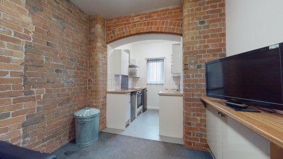 Property photo 2 of 18 Flat-4-49-Lower-Brown-St-Basecamp-07112023_152307