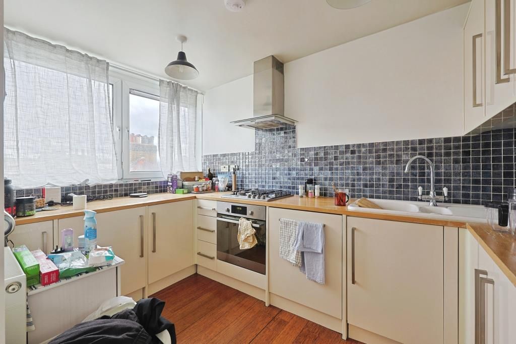 Property photo 2 of 7 Kitchen