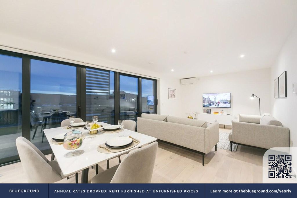 Property photo 3 of 16 Dining Area