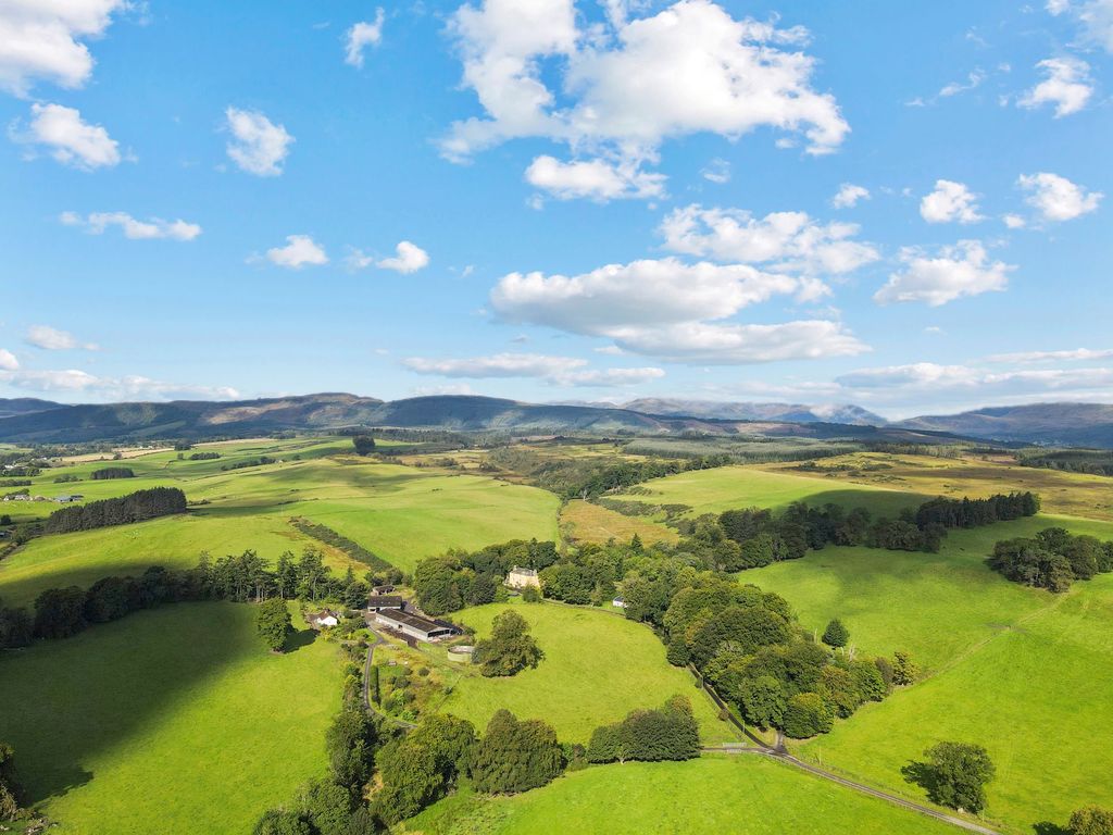 Property photo 2 of 27